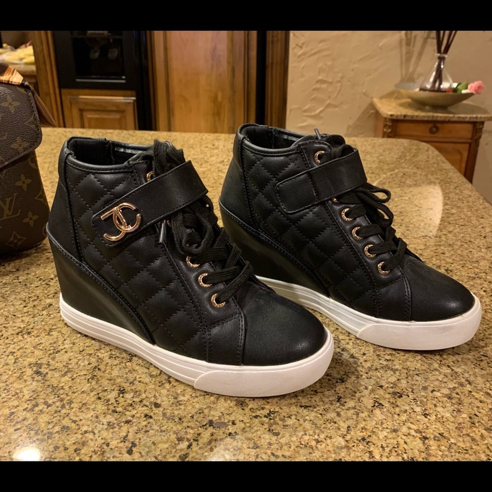 Juicy Couture, Black Quilted Wedge sneakers, size 6